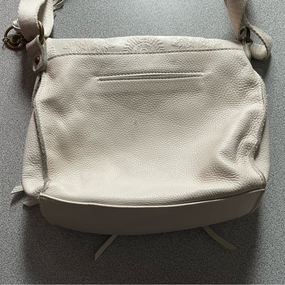 The Sak Silverlake Ivory Crossbody Leather Bag - Picture 5 of 16